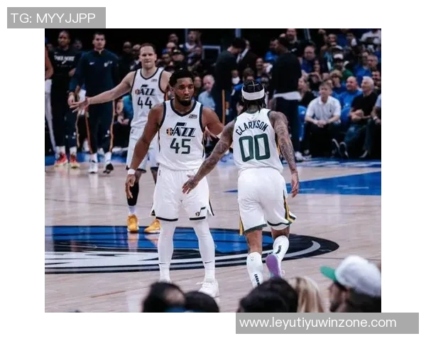 客战独行侠米奇约翰逊谈揭幕战首发阵容尚未确定 客战独行侠米奇约翰逊谈揭幕战首发阵容尚未确定