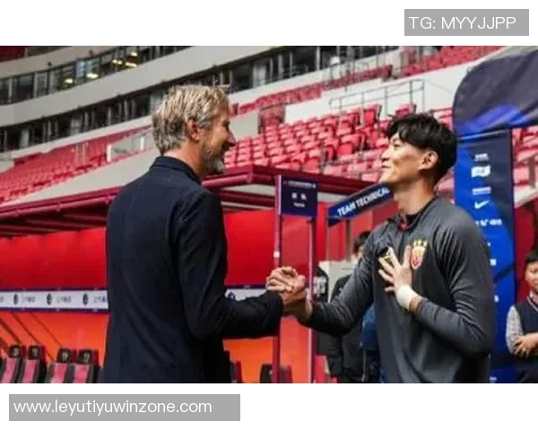 颜骏凌与偶像范德萨合影感慨万分：追梦路上的每一步都值得珍惜